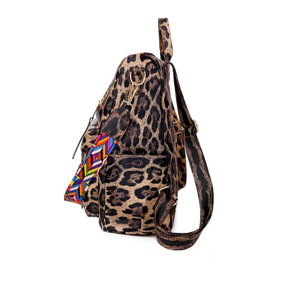 Recreational shoulder for outdoor leopard-print